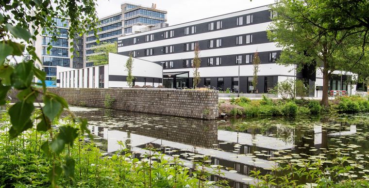 Universiteit Twente maakt langjarige afspraak over verminderen energiegebruik
