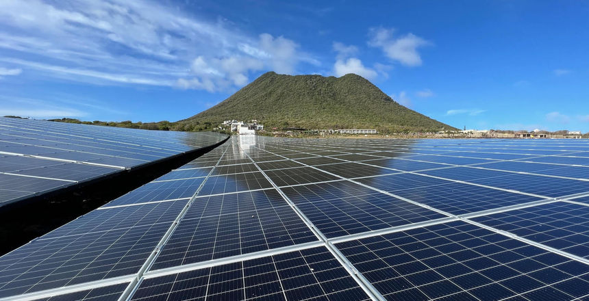 Grootste zonnepark van Caribbien levert stroom