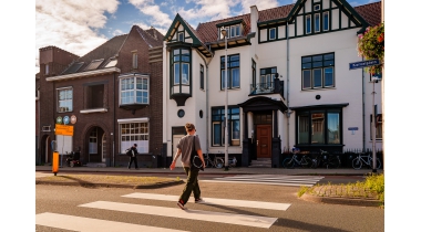 Oversteken vanuit de voetganger: van richtlijn naar realiteit in Arnhem