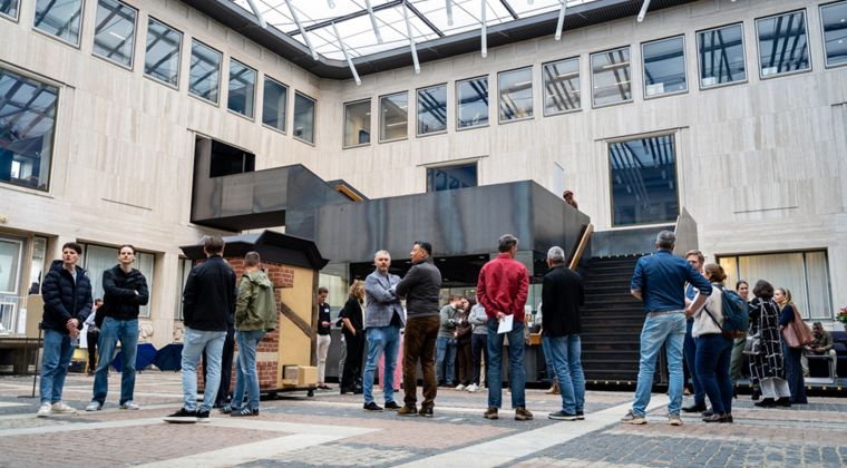 Deze werkplek beweegt mee