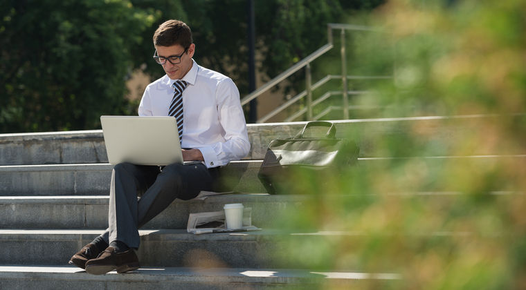 Hoe denken medewerkers en IT-afdelingen over hybride werken?