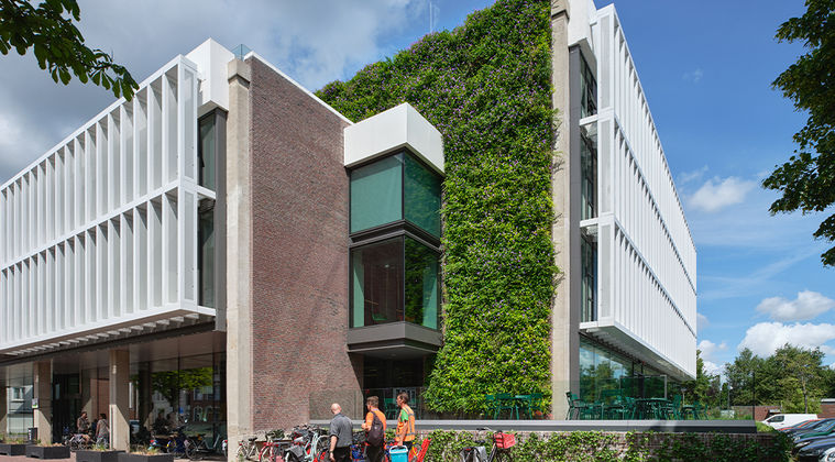 'Levende' muur voor het HUIS van Roosendaal