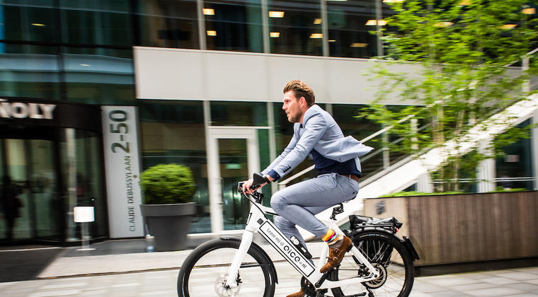 Medewerkers Accenture testen e-bikes voor zakelijk verkeer