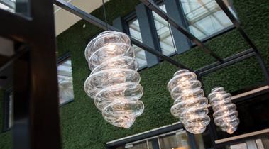 Upcycling maakt van afval nieuwe kantoorinrichting